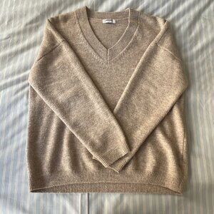 Rumored Hunter V-Neck Sweater in Oatmeal Heather